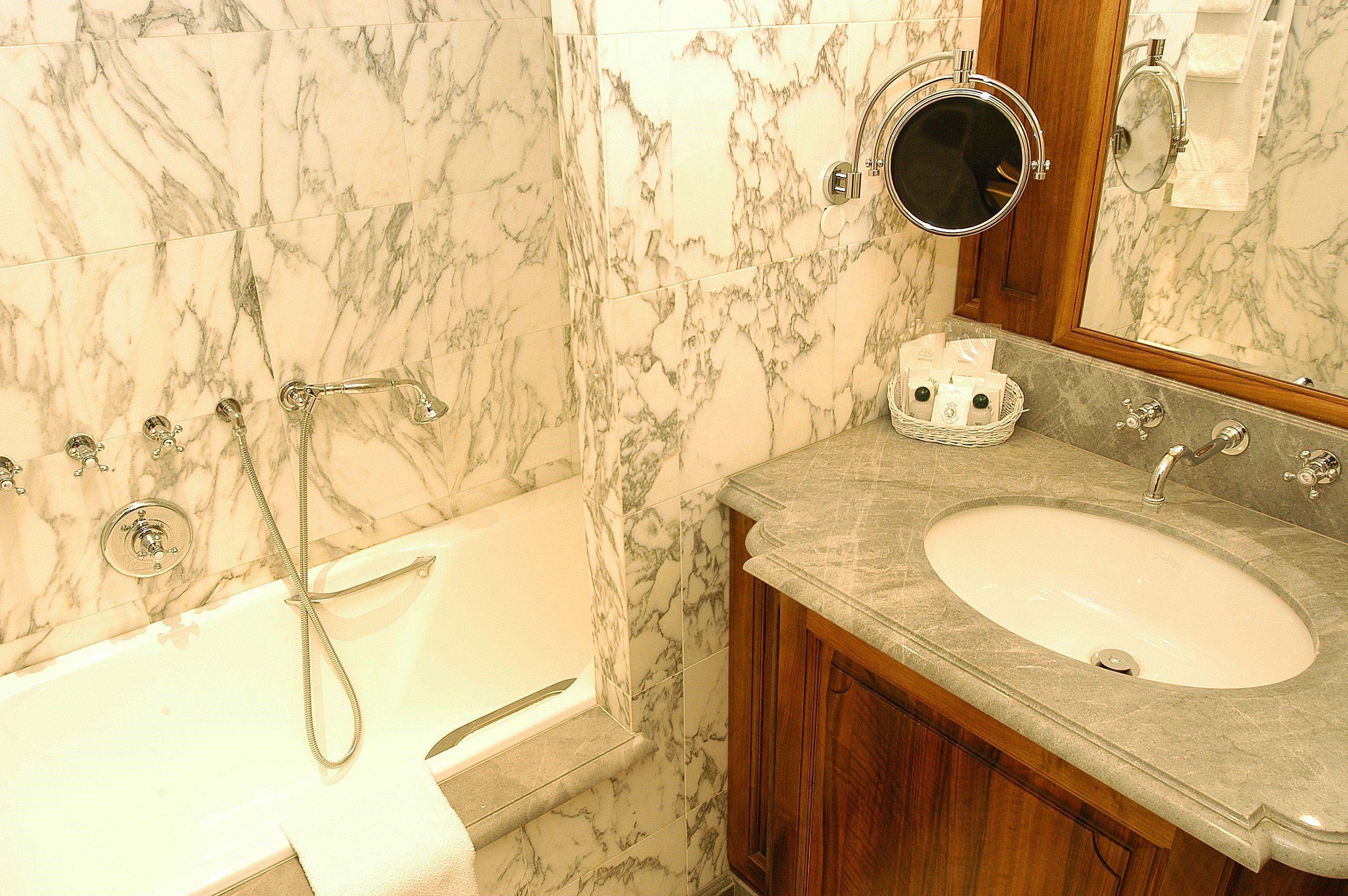 Hotel Chambiges Elysées Paris
